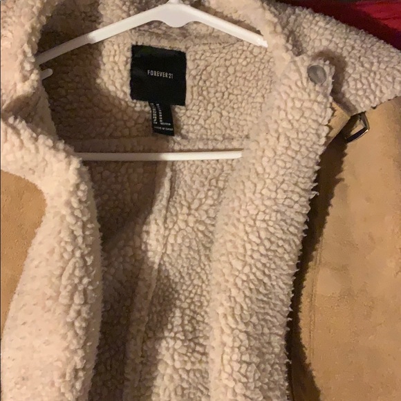 Winter Jacket  🧑🏽‍✈️ - Picture 2 of 3